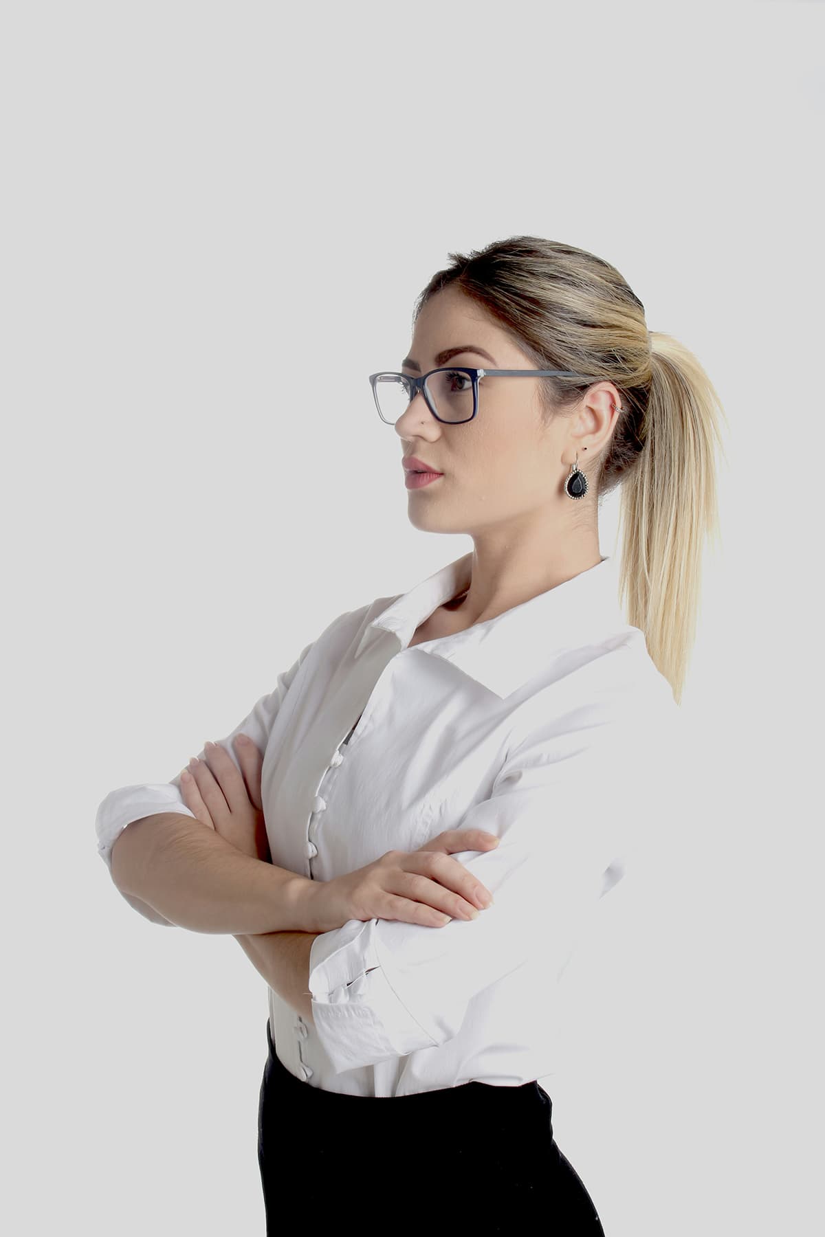 Professionnelle représentant la posture d'expertise