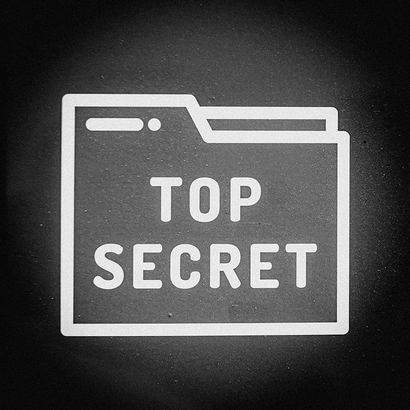 Dossier confidentiel tamponné, illustrant l'importance de ne pas fuiter de secrets d'entreprise