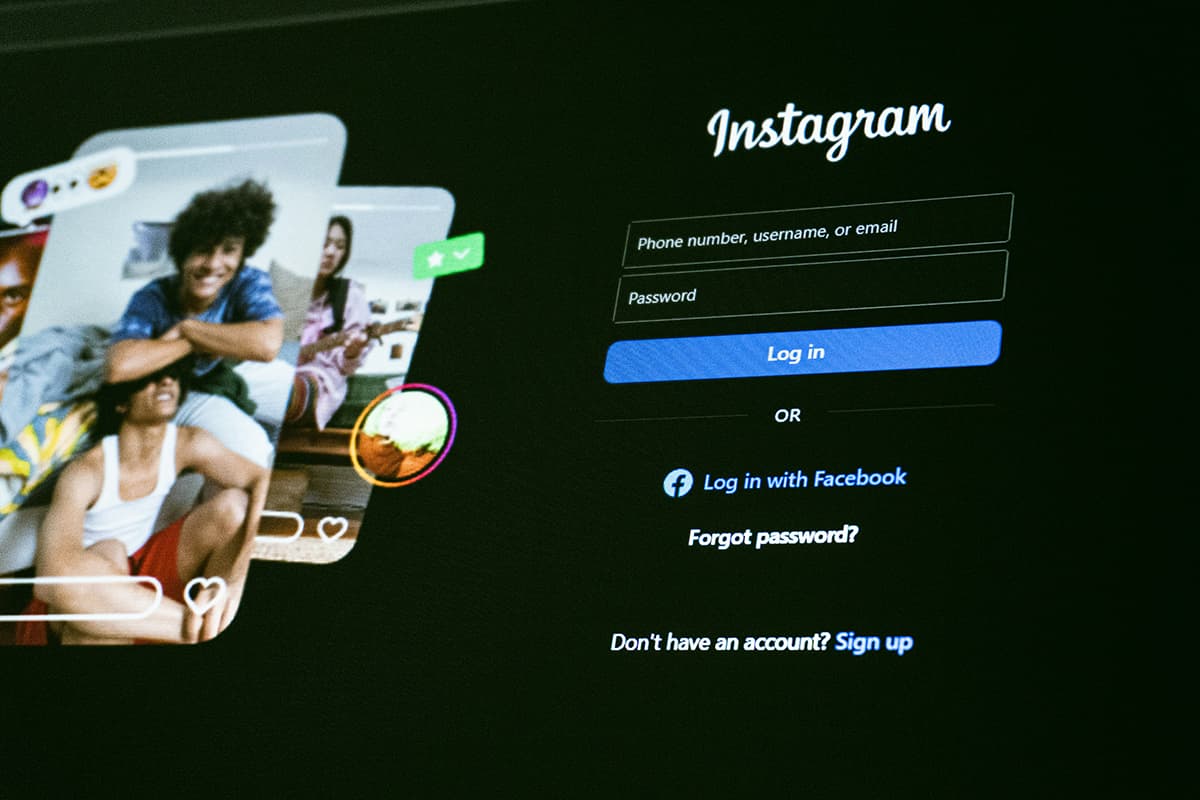 Écran de connexion Instagram affichant des profils d'utilisateurs