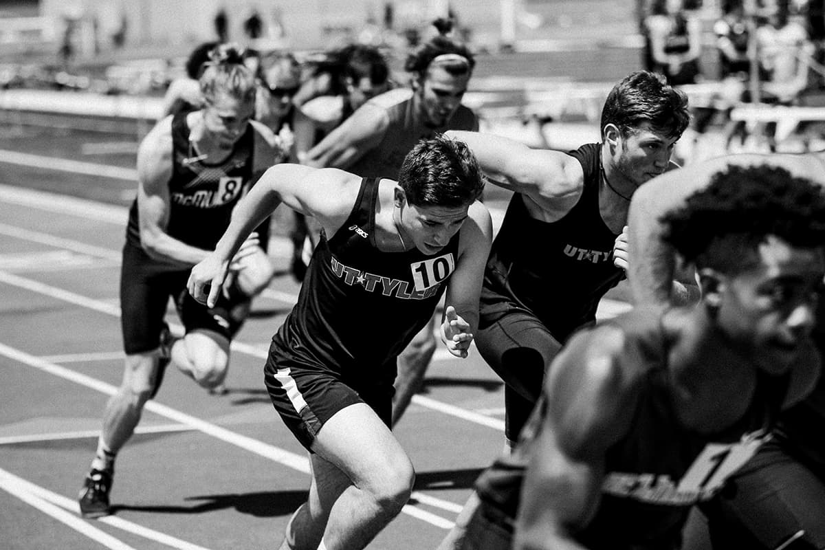 Ambiance sportive et focalisation sur la piste