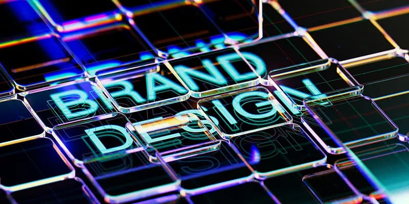 Écran d'ordinateur affichant les mots 'brand design', symbolisant le travail visuel
