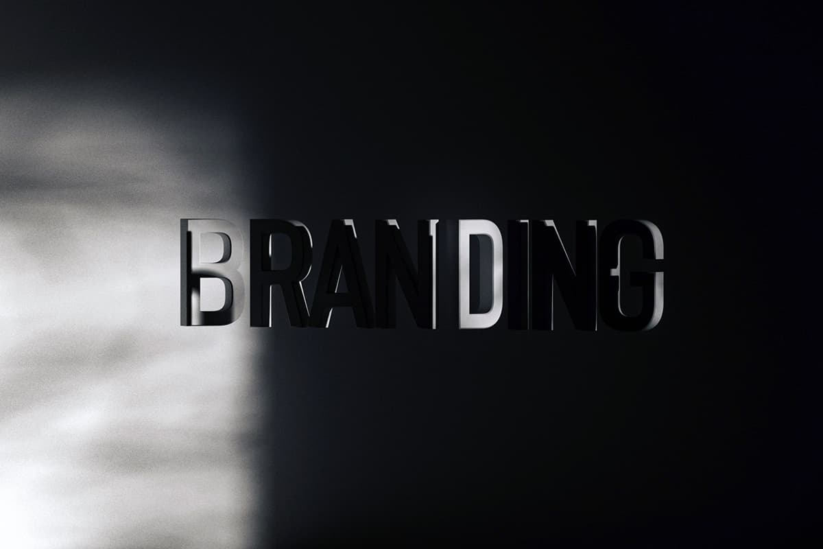 Le mot branding en noir et blanc avec une lumière dramatique