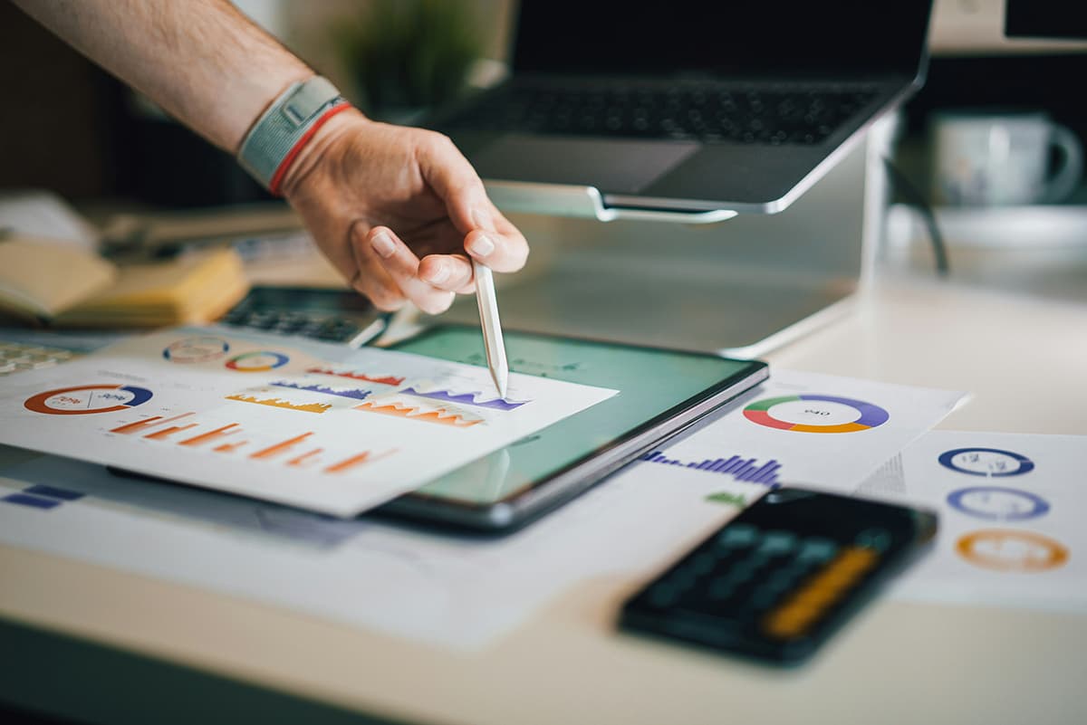 Graphique d'analytics démontrant la performance d'un carrousel LinkedIn