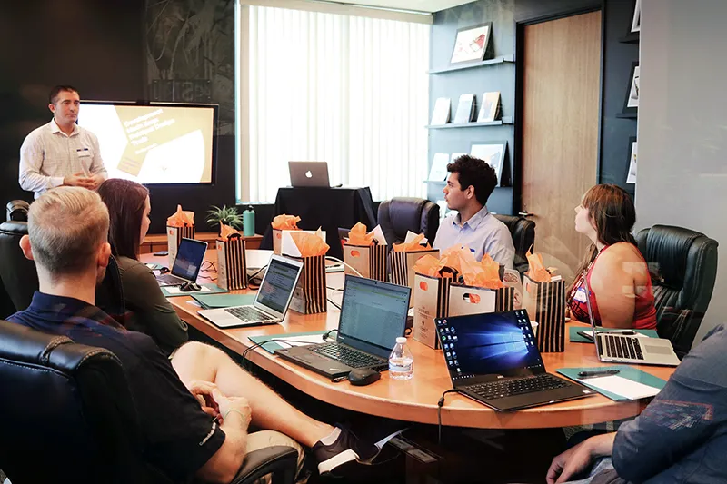 Comment les agences de communication divisent leur temps de production par 4