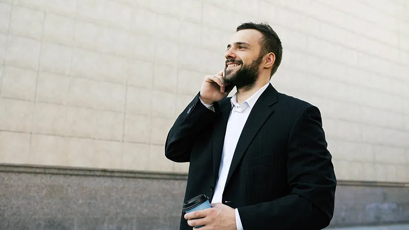 Storytelling émotionnel : faire sourire ou réfléchir un décideur B2B